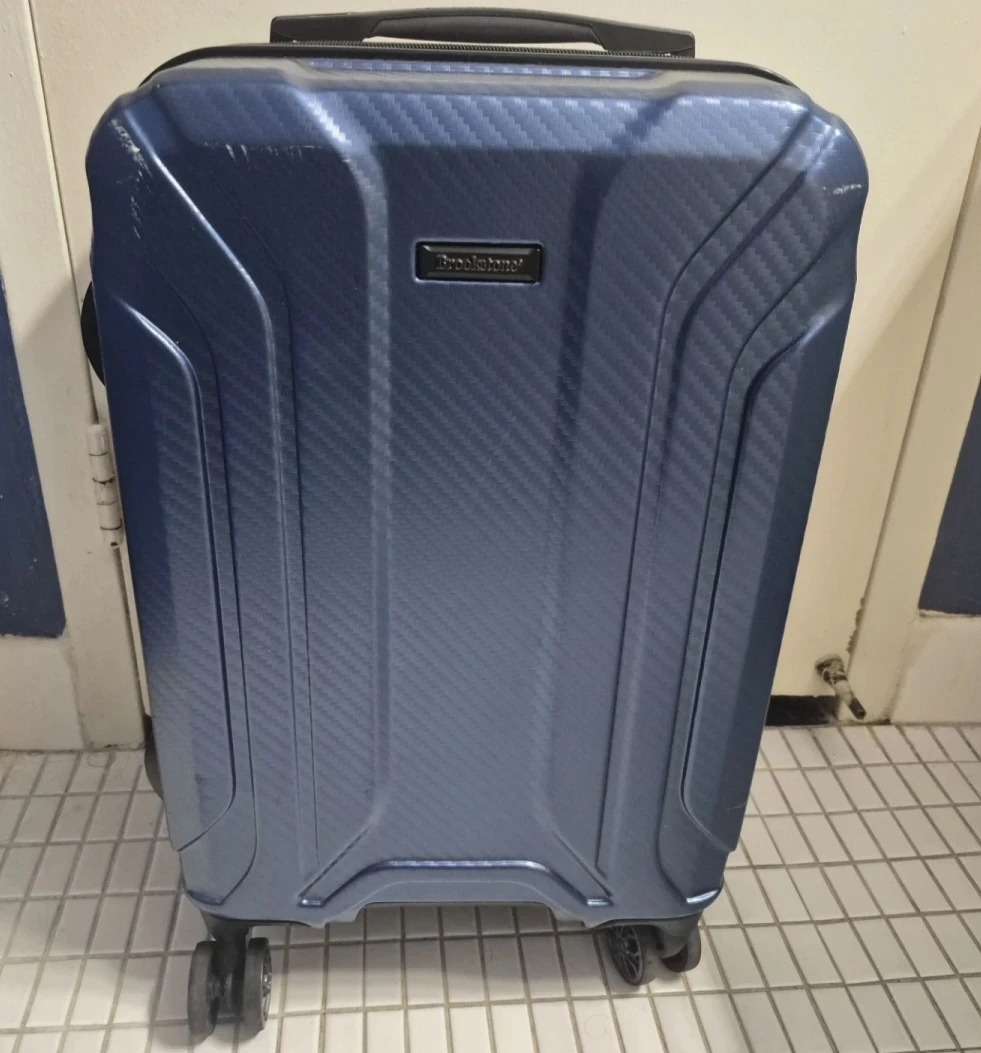 🧳✈️ Carry-On Suitcase Bundle – 2 for 1 (needs to go ASAP)
