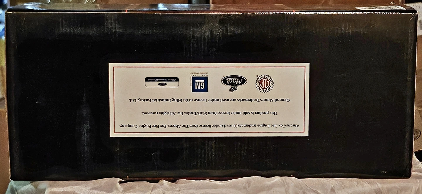 1:24 Yat Ming 1941 GMC Firetruck Die-Cast Model - photo 3