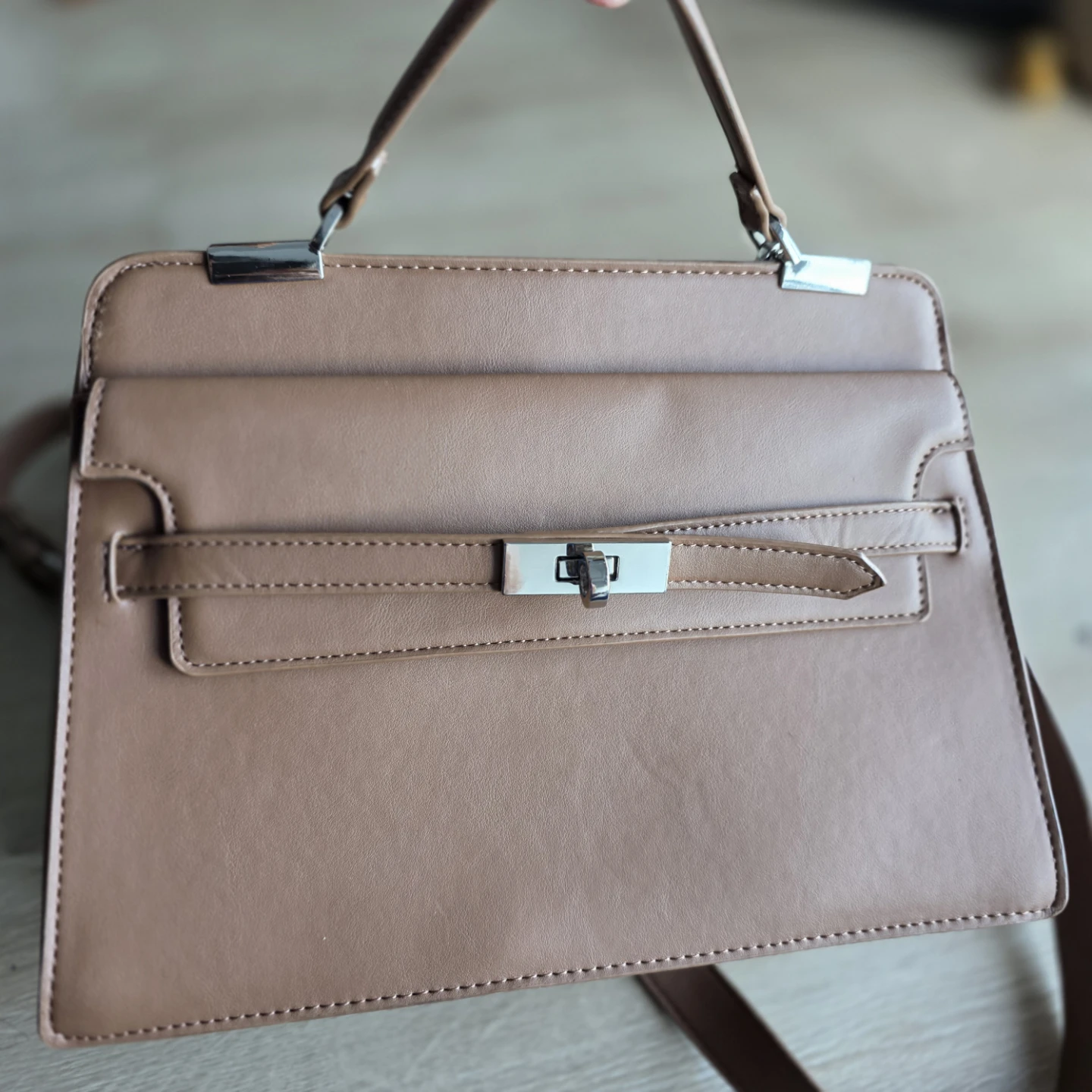 Moving out sale_cleaning wardrobe_ ladies bag - photo 2