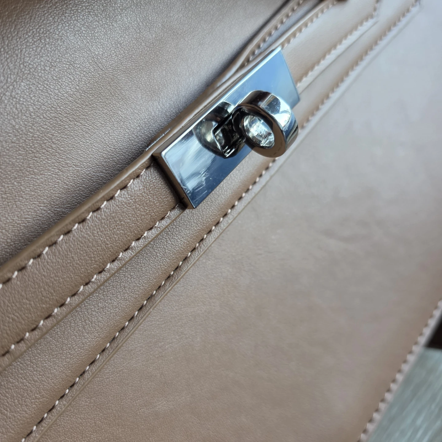 Moving out sale_cleaning wardrobe_ ladies bag - photo 5