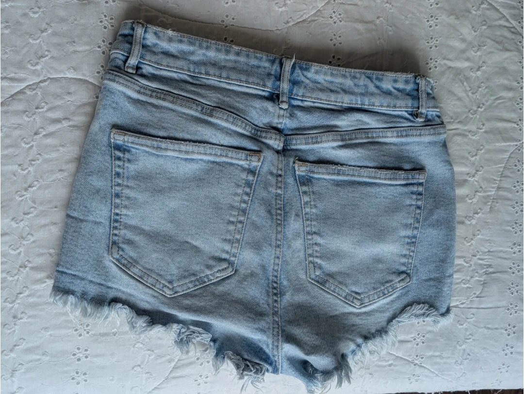 ZARA High Waisted Denim Shorts - Light Wash Size 4 - photo 5