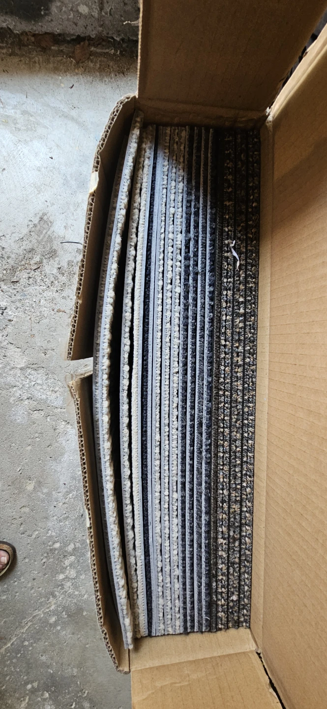 Carpet Tiles - 20 Tiles (54 sq ft) - photo 3