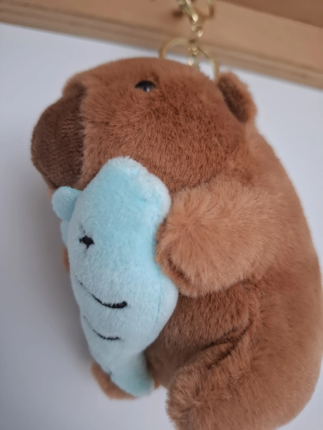Capybara plush holding blue fish keychain - photo 3