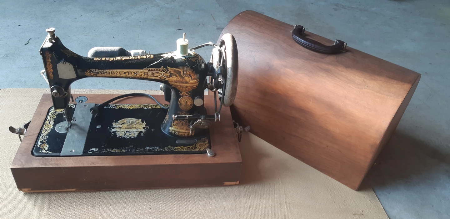Vintage Singer Sewing Machine with Motor and Case