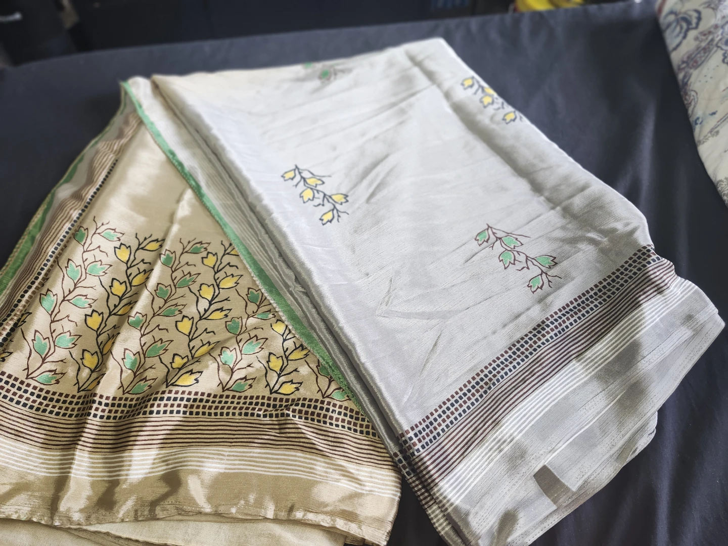 Premium Quality creape silk Saree with Floral Print - photo 3