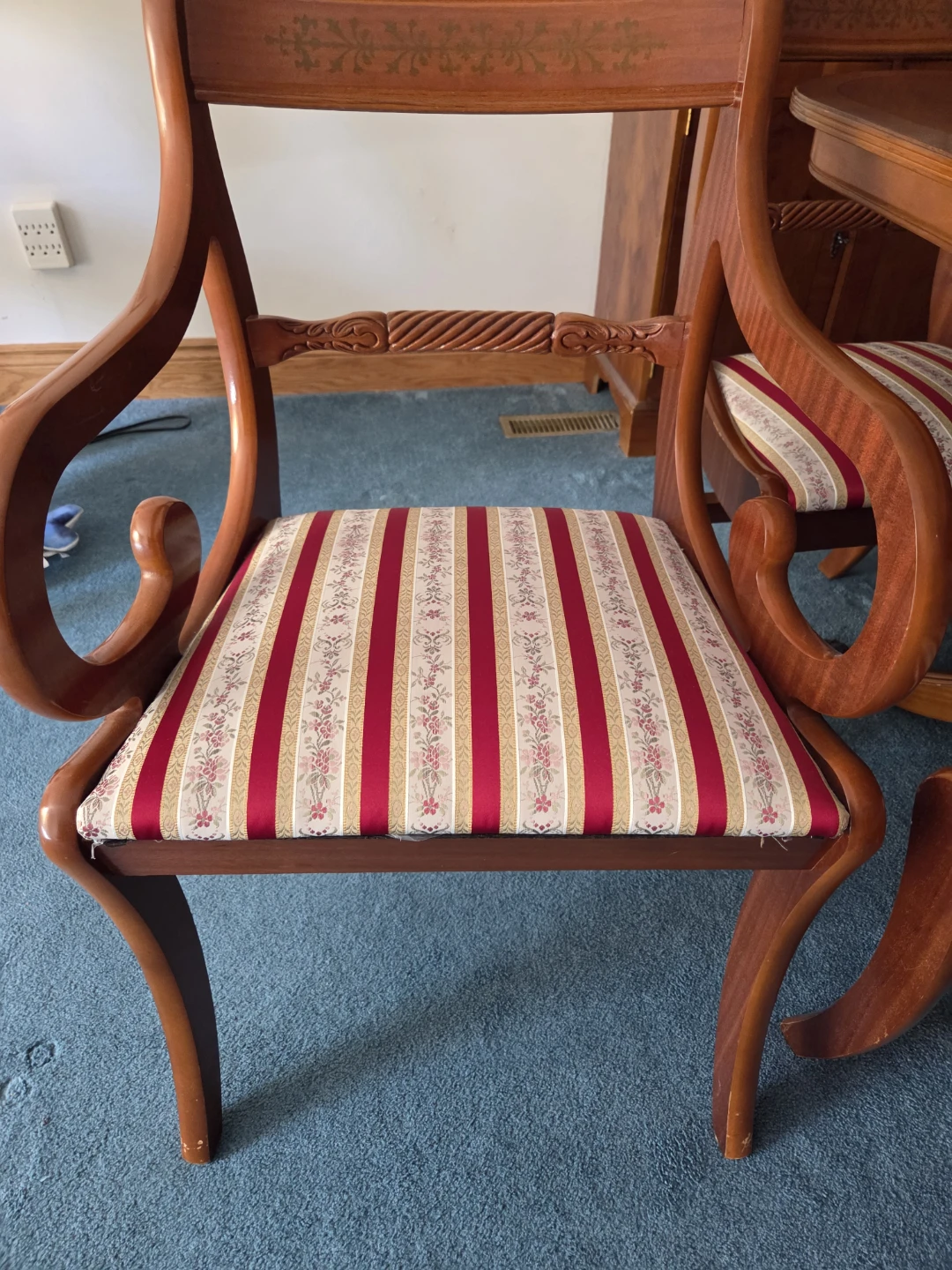 Vintage Mahogany Dining Table and 6 Chairs