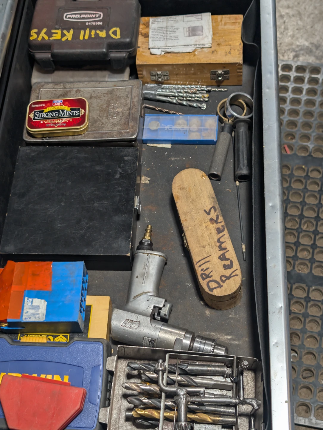 Husky roll cab and tools - photo 5