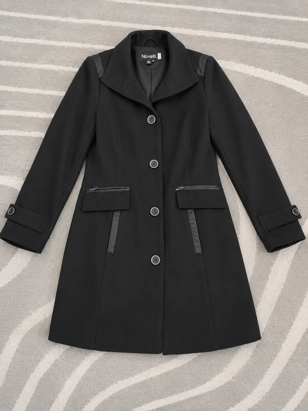 Novelti Black Coat