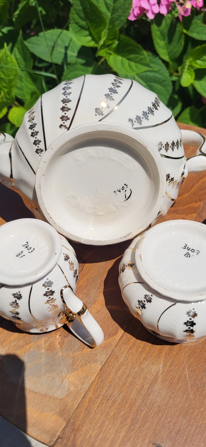 Sandler England Vintage Creamer, Sugar Bowl, and Teapot Set - photo 2
