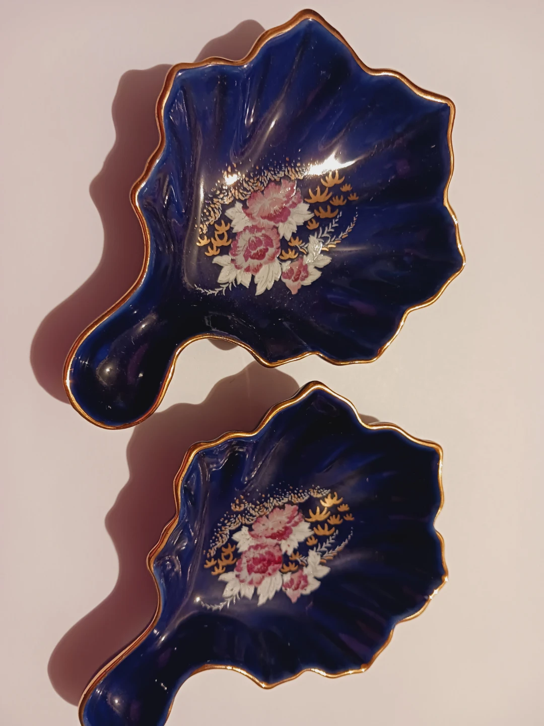 Set of 2 Cobalt Blue Leaf Shaped Dishes with Floral Design - photo 3