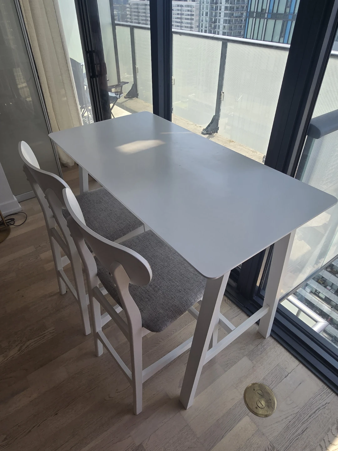 Structube: Moxy White Bar Table with Chairs - photo 2