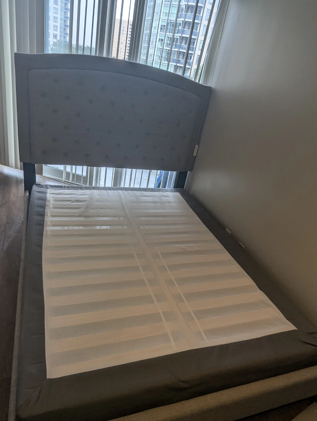 Grey Upholstered Tufted Headboard Bed Frame