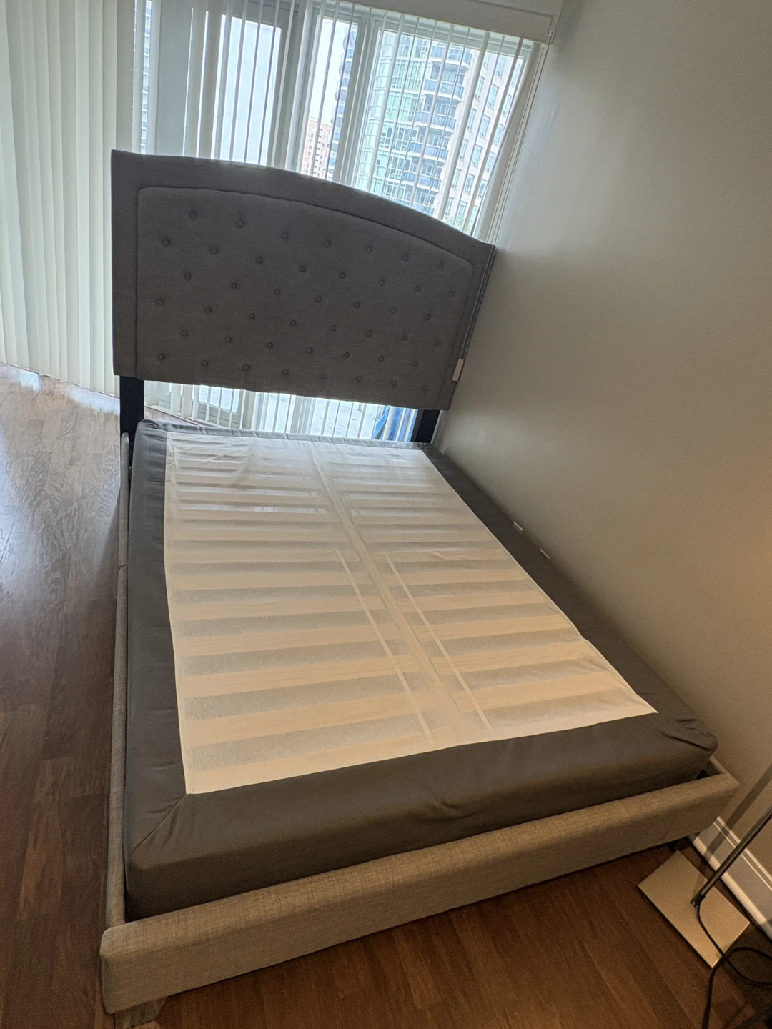 Grey Upholstered Tufted Headboard Bed Frame - photo 3