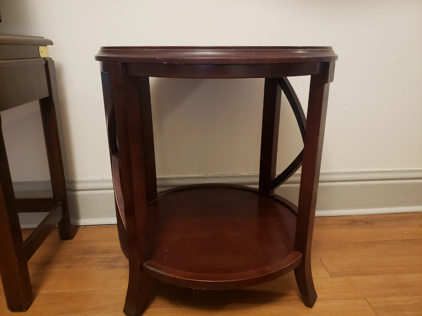 Bombay Company Side Table.  2ft d x 26"h - photo 2