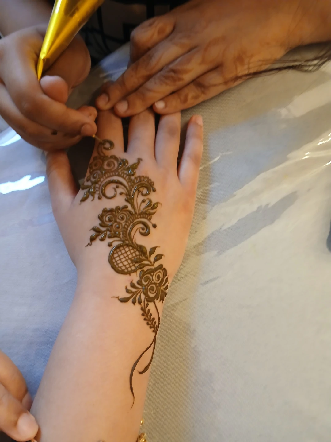 Henna artist
