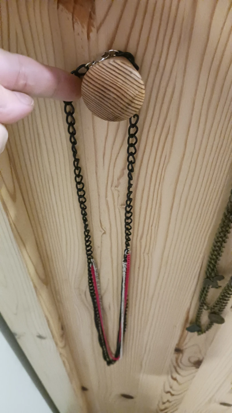 Multi-strand  black wallet chain.