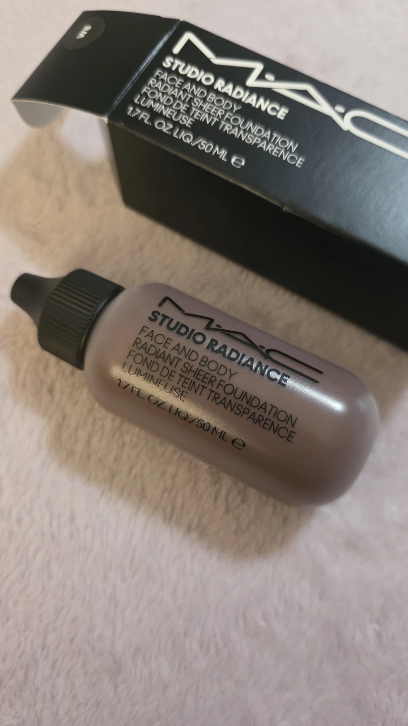 MAC Studio Radiance Face and Body Foundation W8 - photo 2