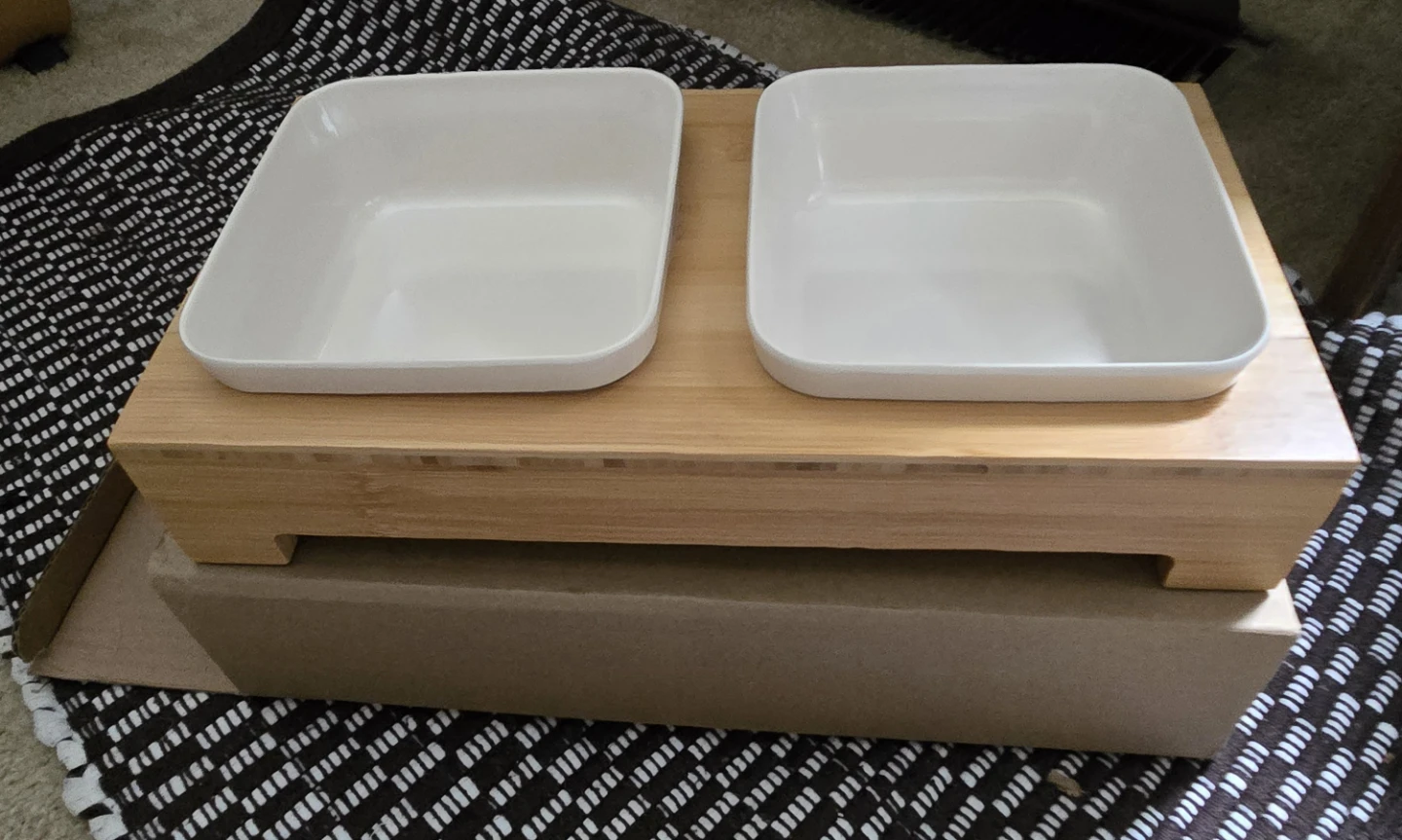 Pet feeding bowls set
