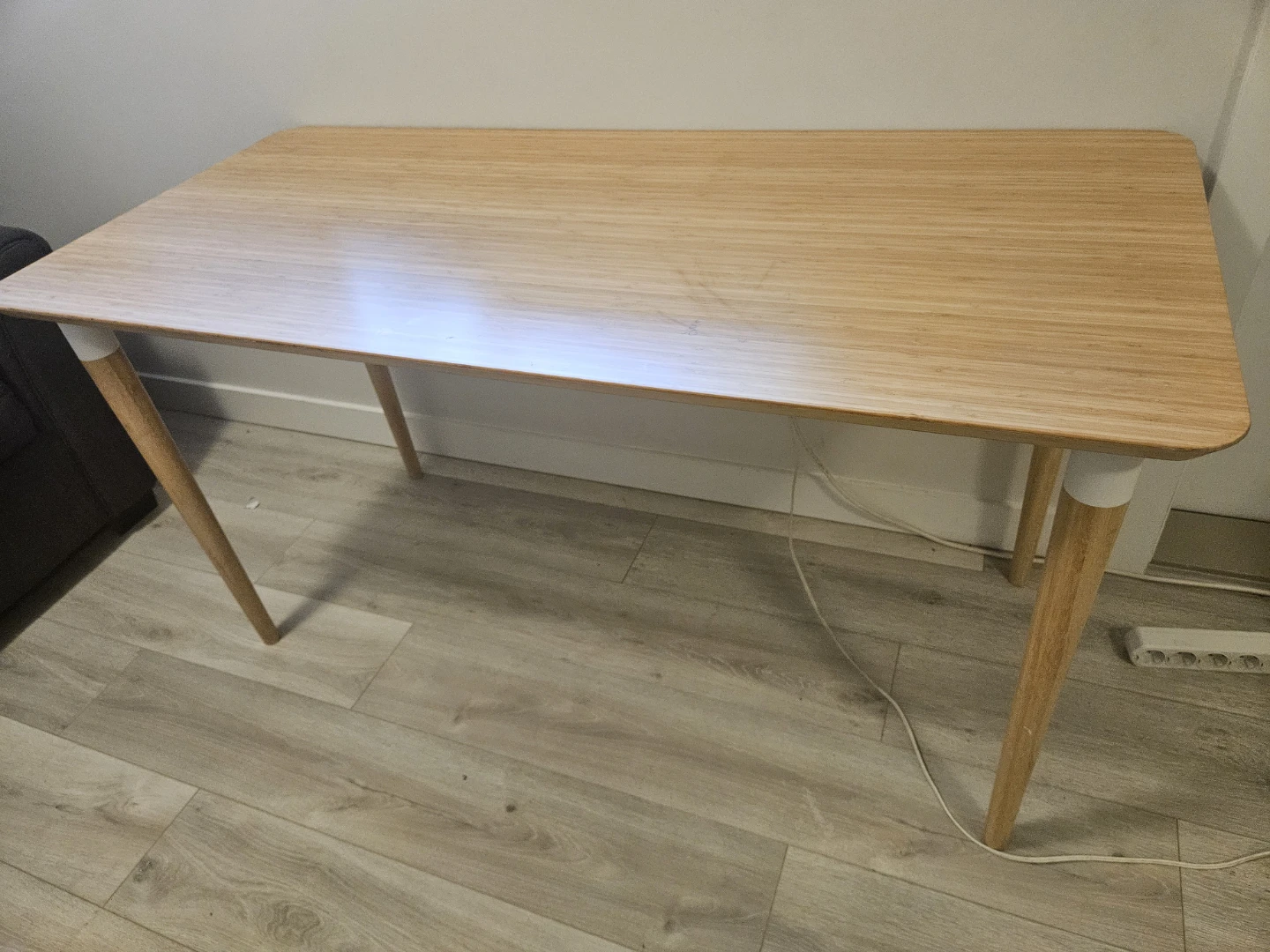 Desk - photo 2