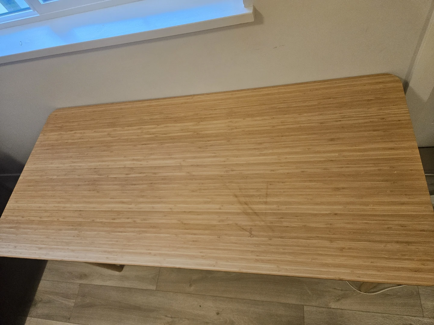 Desk - photo 3