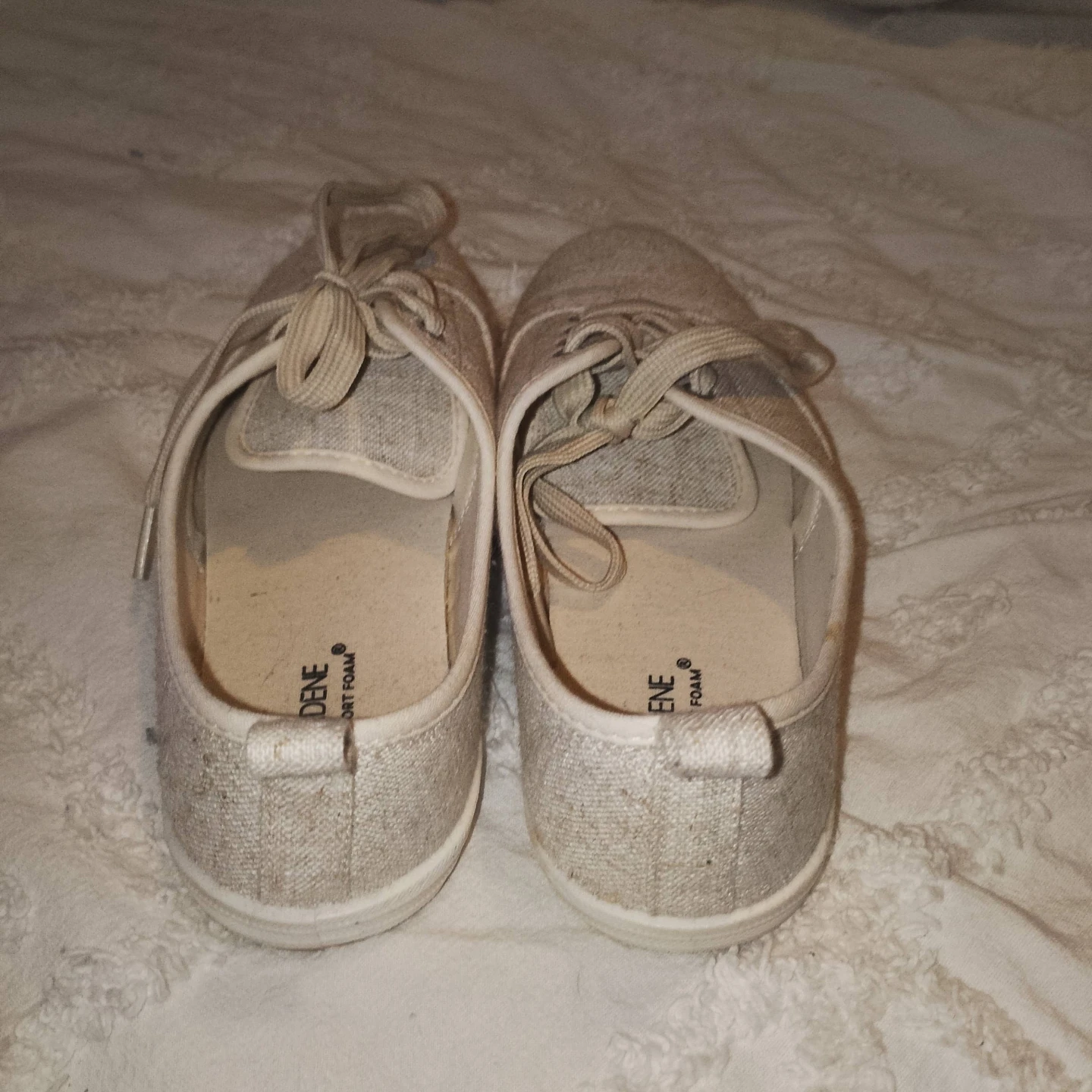 Ardene Comfort Foam Sneakers sz 7 - photo 2
