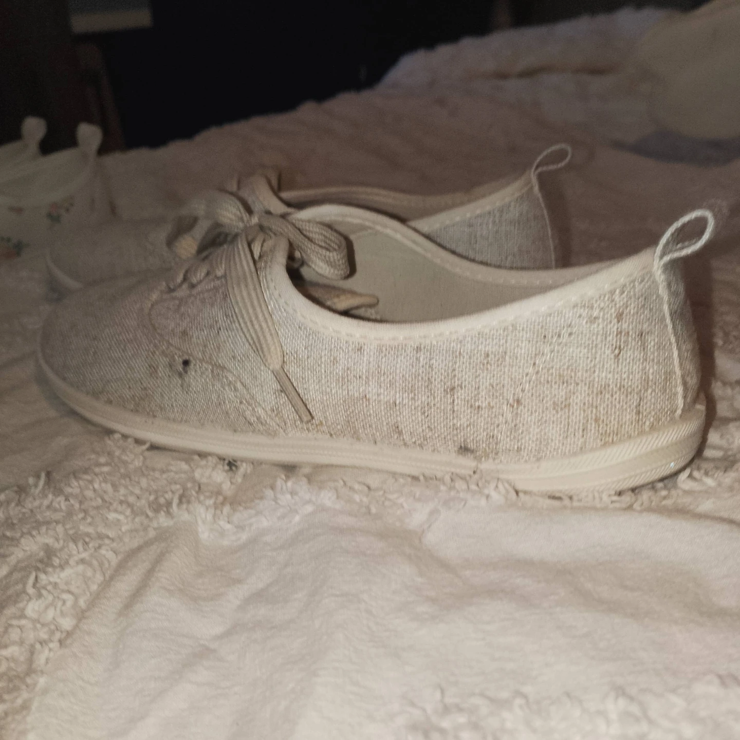 Ardene Comfort Foam Sneakers sz 7 - photo 3