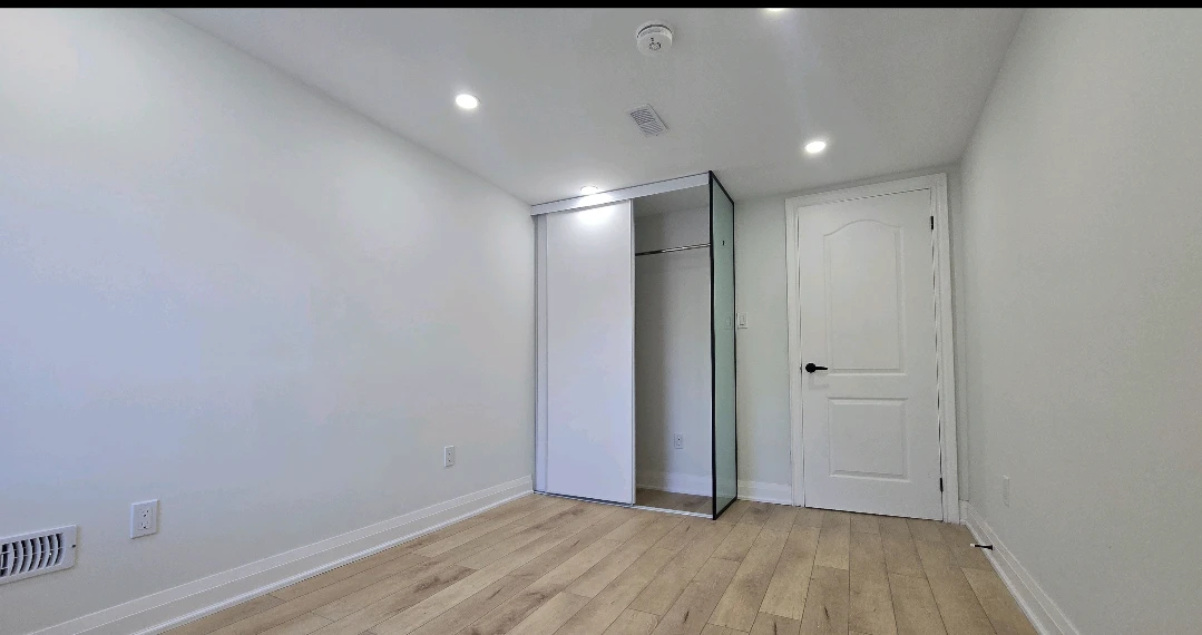 Legal Basement Room for rent - Seperated entrance - photo 3