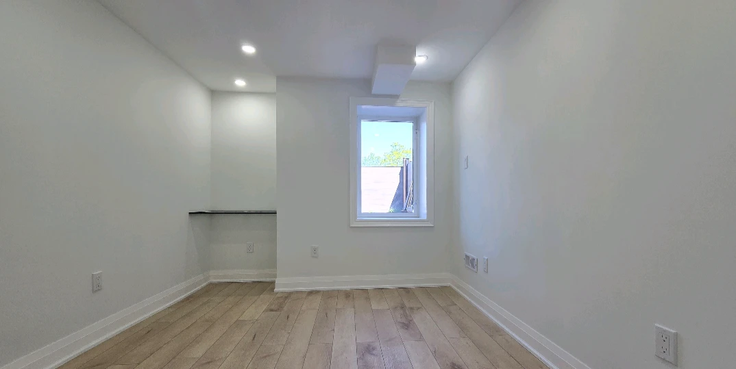 Legal Basement Room for rent - Seperated entrance - photo 4