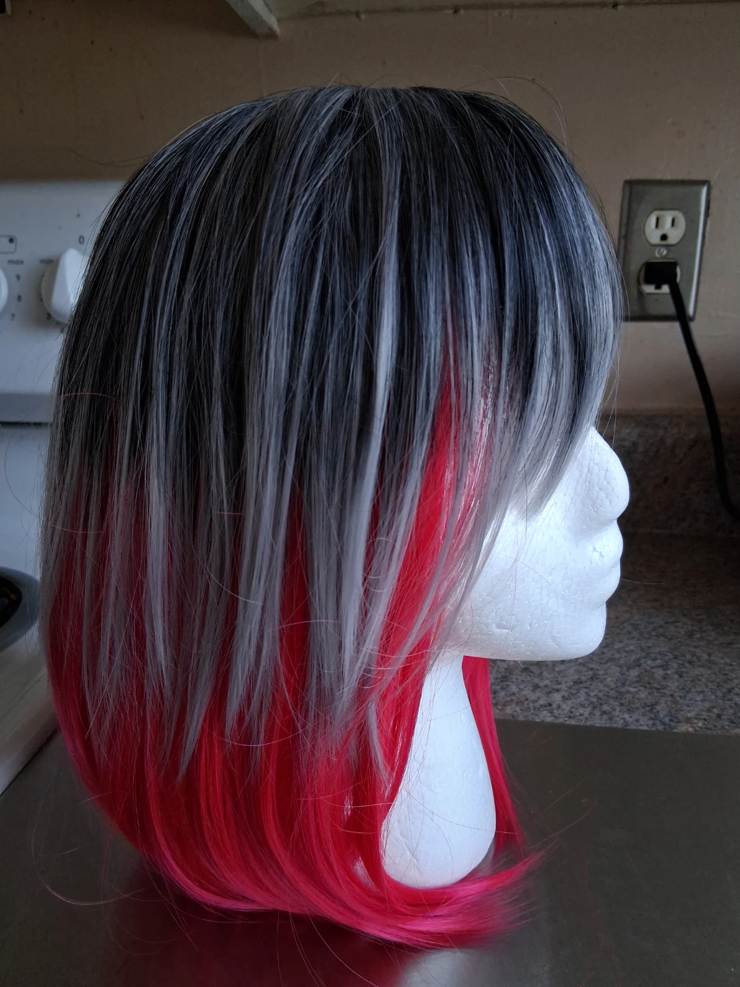 Shoulder length bob wig- silver & red - photo 2