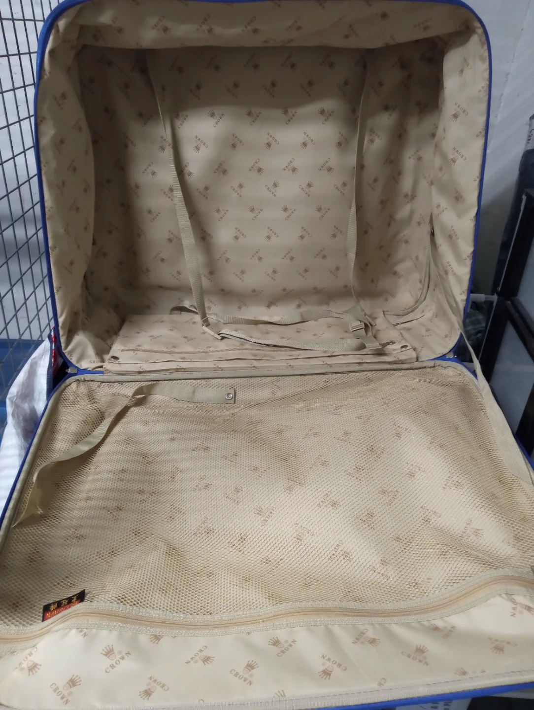 Big side luggues  used once  $80 for 3. - photo 3
