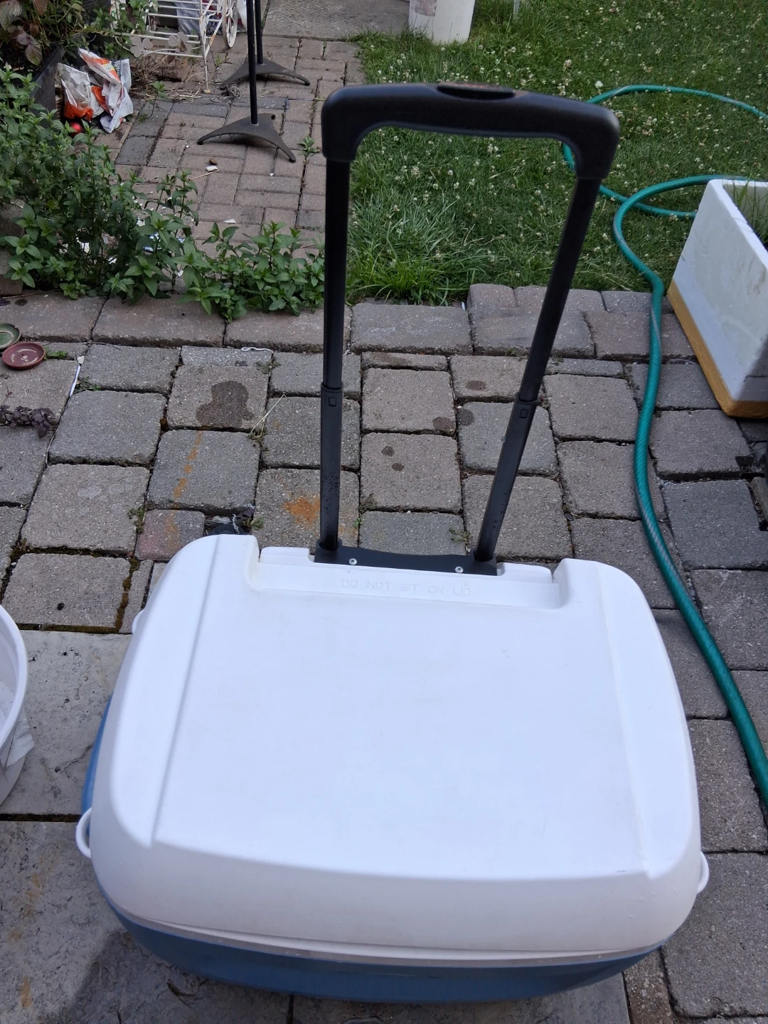 Igloo Cooler with Wheels and Handle - photo 3