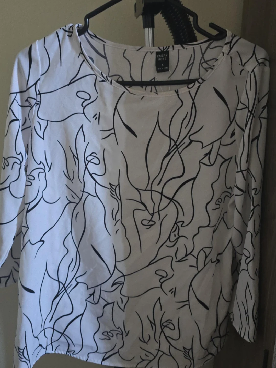 New Emery Rose White Black Line Art Blouse Top Size S