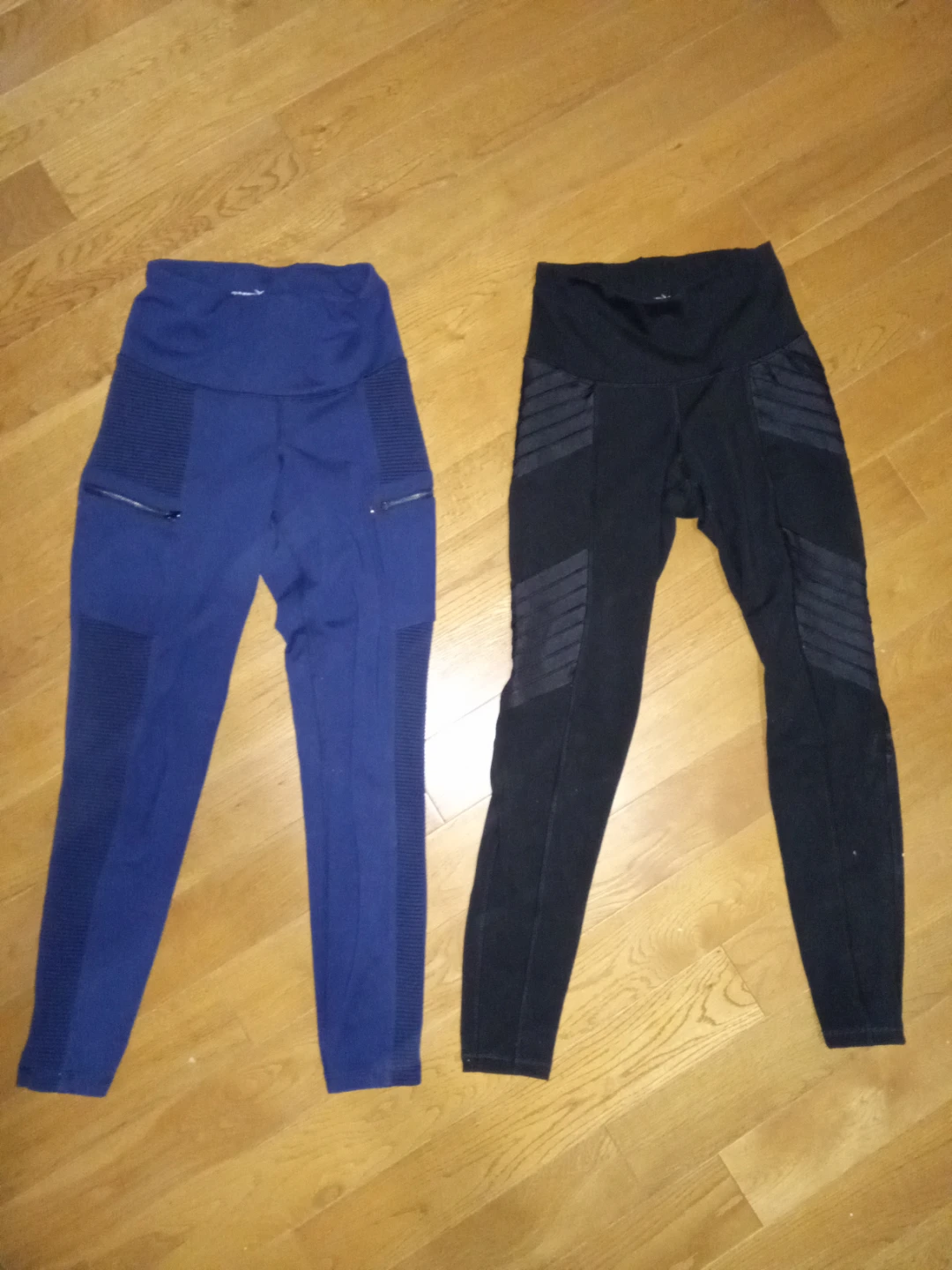 Old Navy Active Blue & Black Leggings (XS) fit small