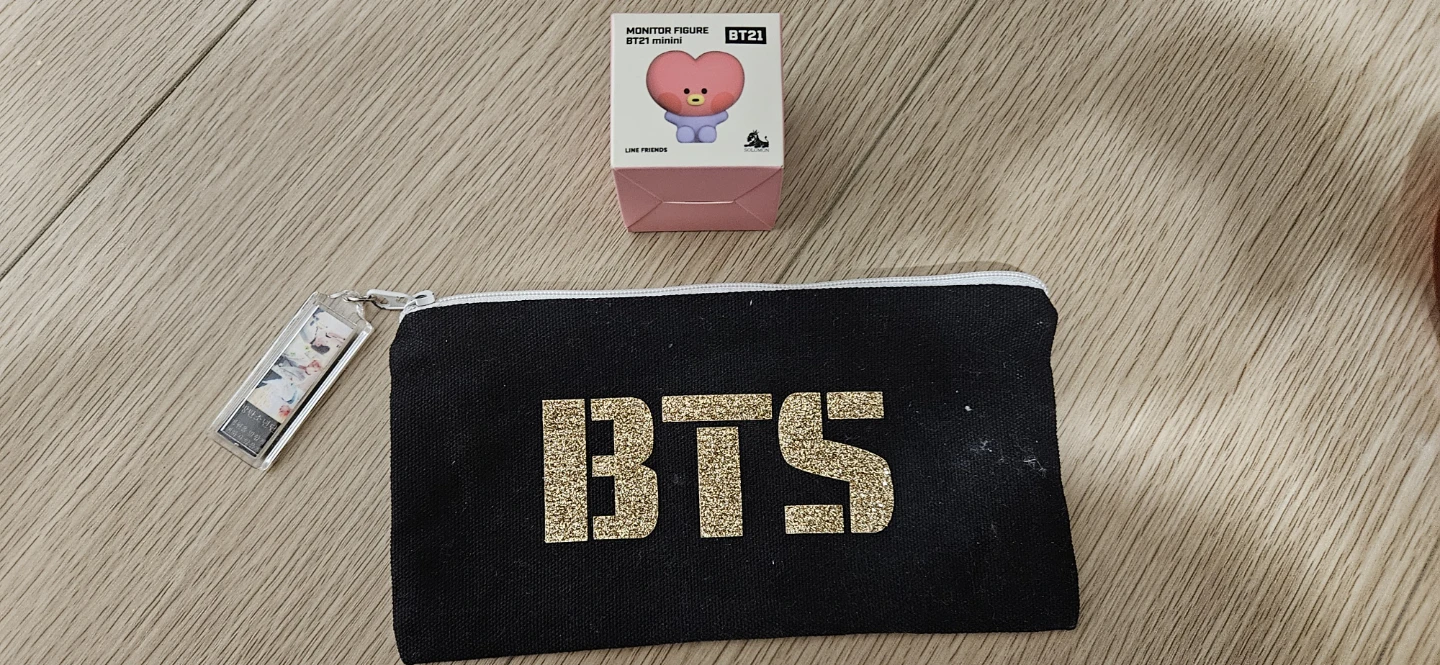 BT21 Tata Monitor Figure & BTS Pouch Set