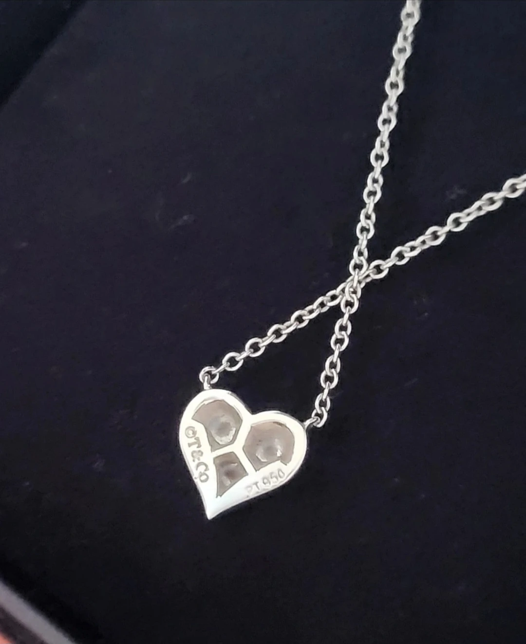 Authentic Tiffany & Co. Hearts Diamond Necklace in Platinum - photo 3