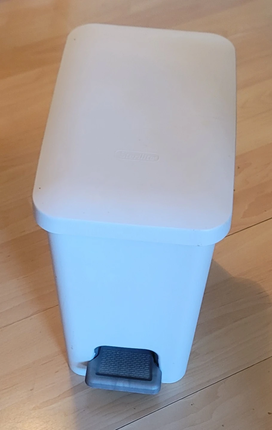 White Step Can Trash Bin - photo 2