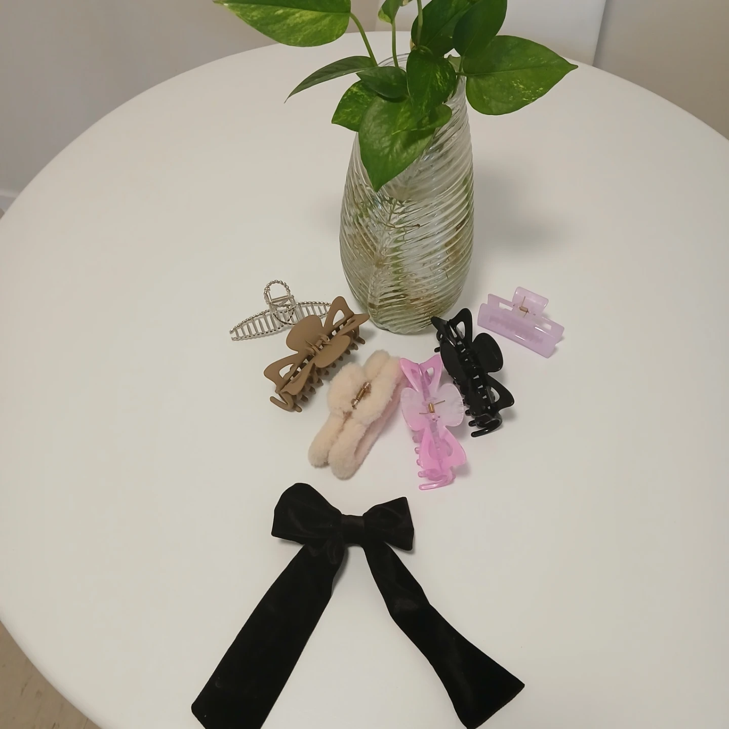 Assorted Claw Clips and Velvet Bow