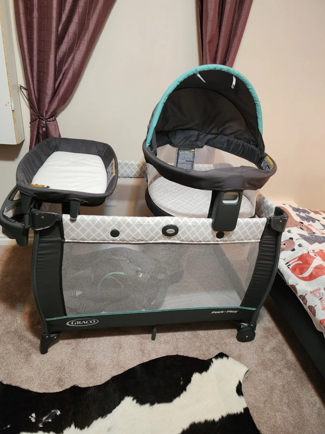 Graco Pack 'n Play Playard with Reversible Seat & Changer