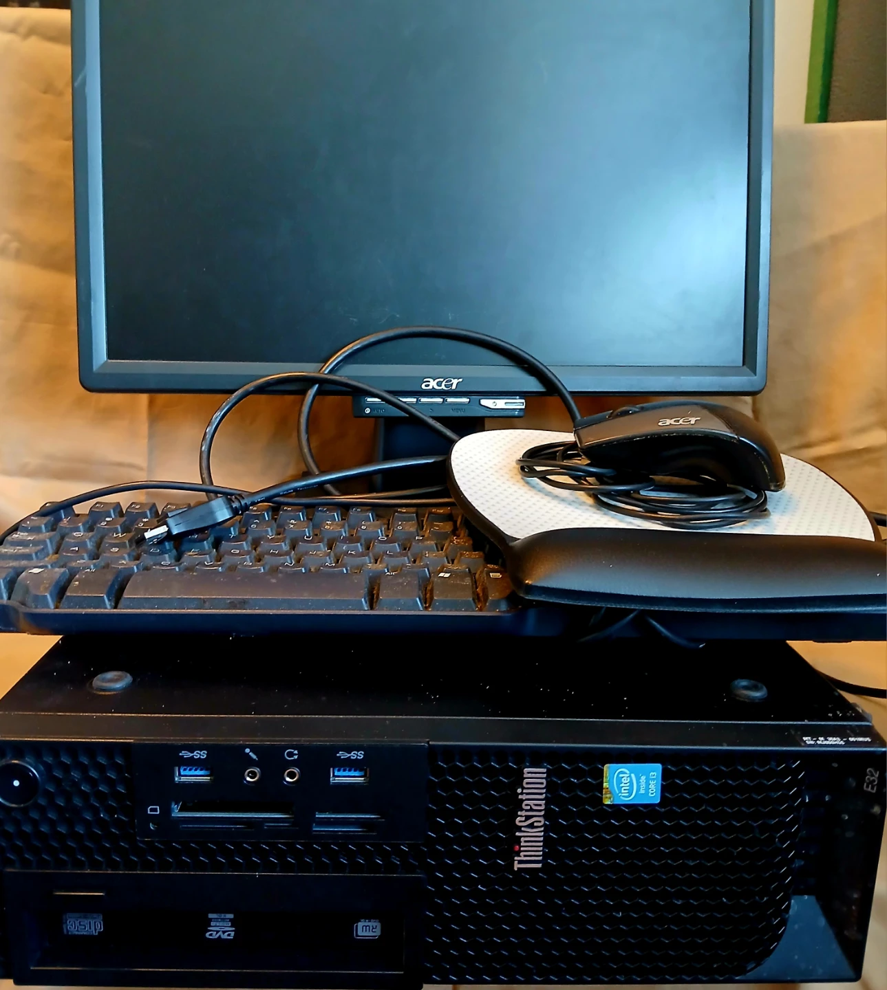 Lenovo ThinkCentre E32 Desk Top Computer in good condition - photo 3