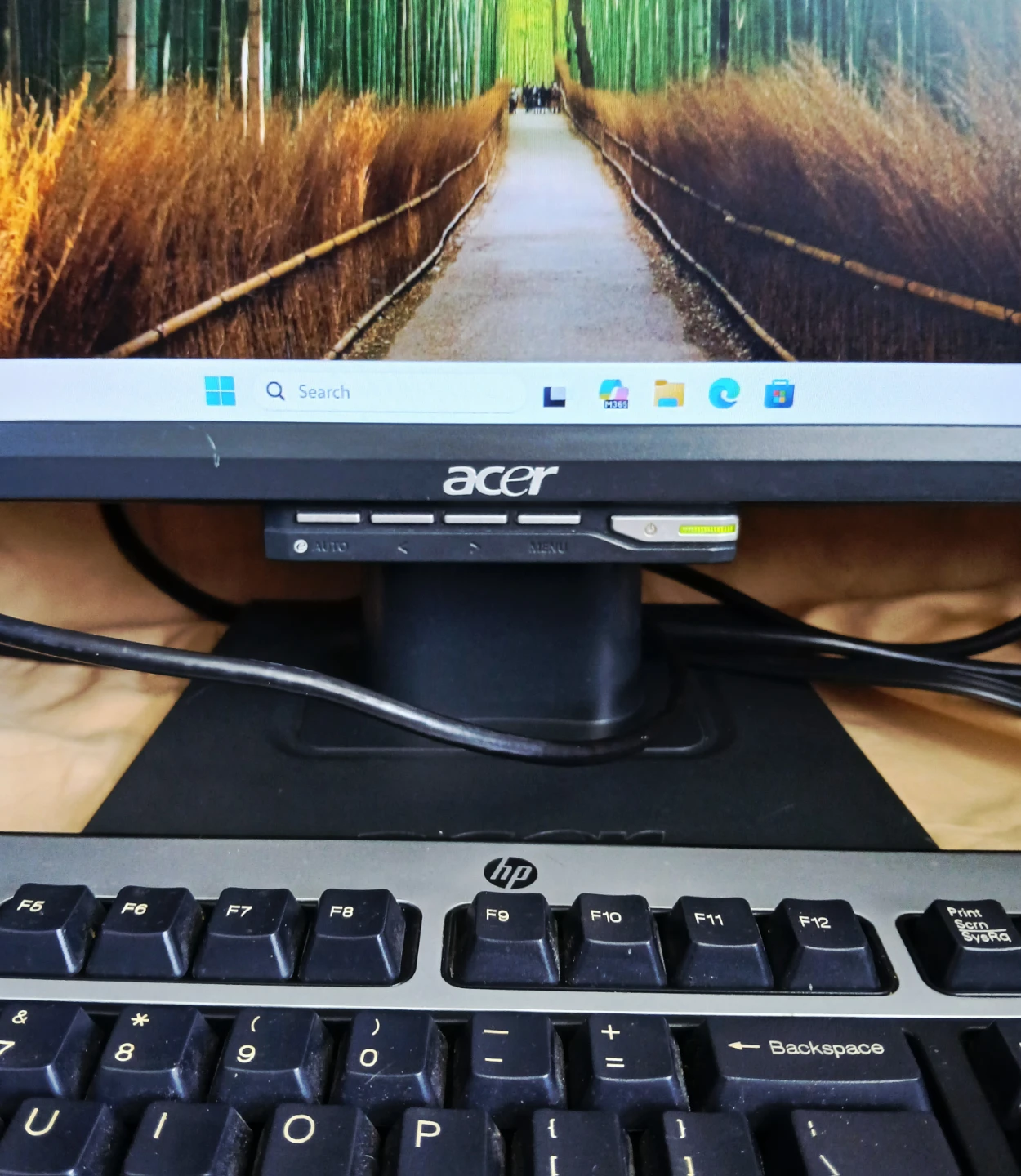 Lenovo ThinkCentre E32 Desk Top Computer in good condition - photo 5