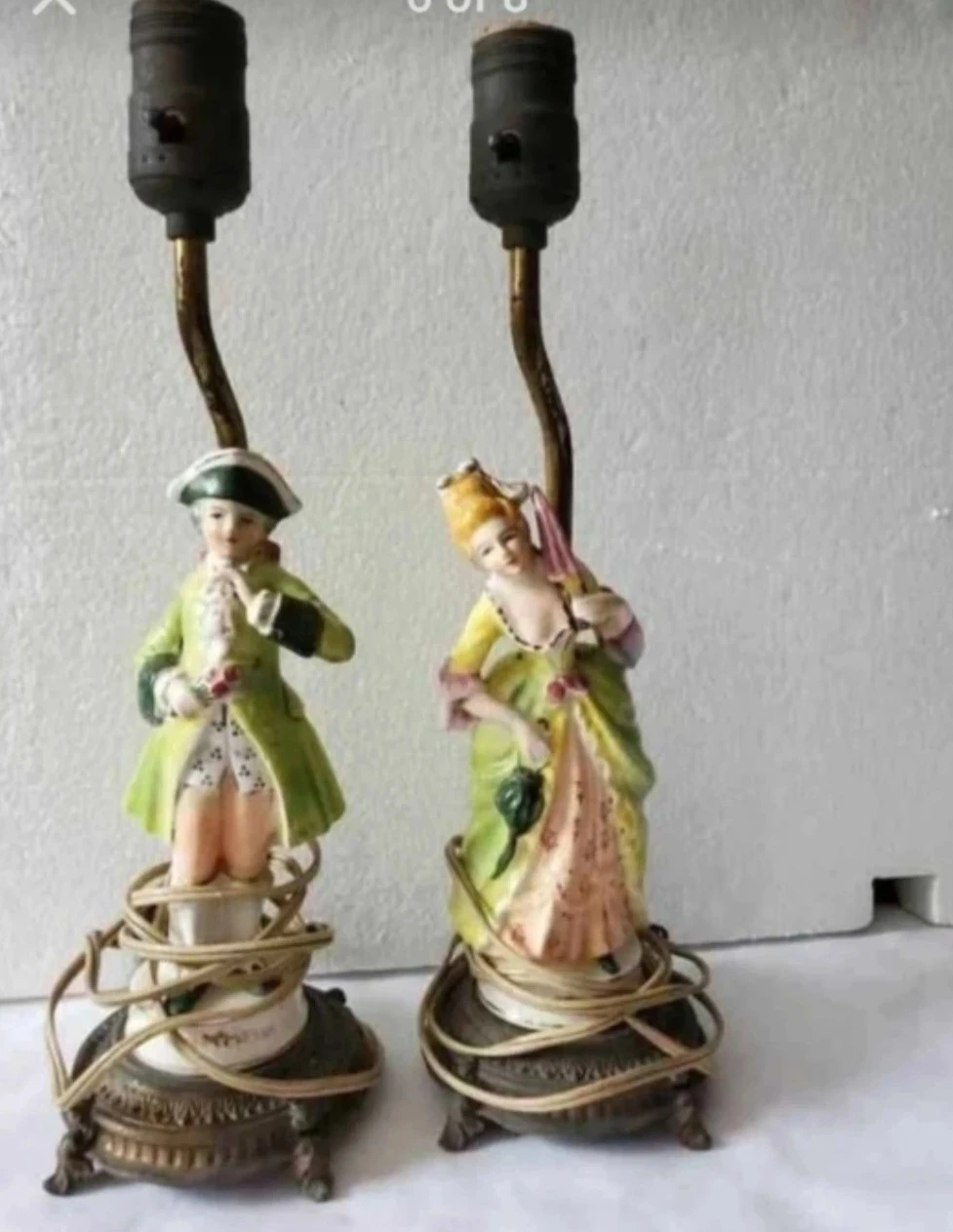 VINTAGE PORCELAN LAMPS