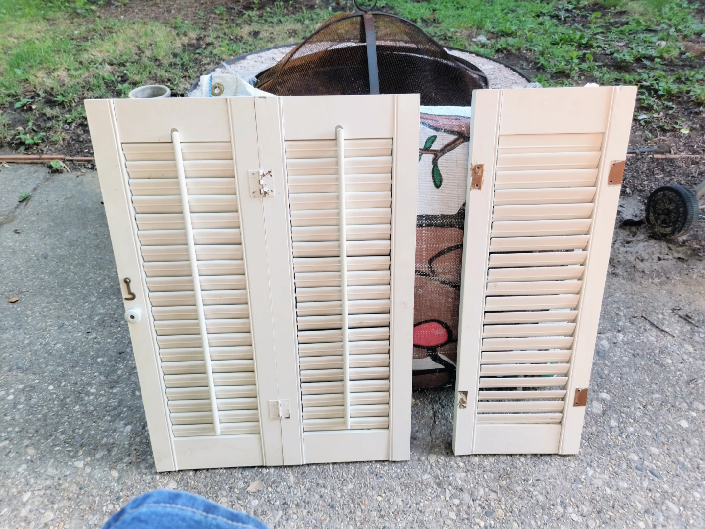 Used shutters wood 27 tall x 25 x 1 - photo 2