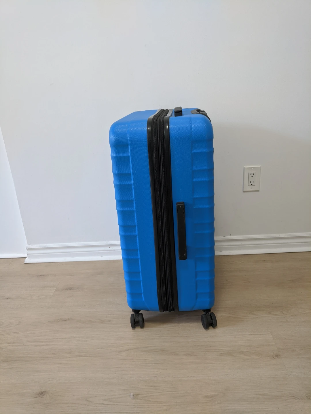 Amazon Basics Hardside Spinner Suitcase - Blue - photo 2