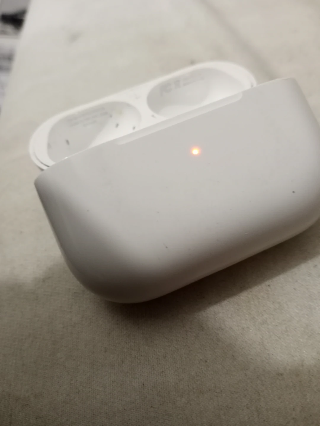 Apple AirPods Pro Charging Case