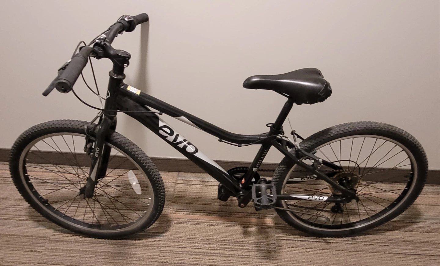 EVO Rock Ridge Mountain Bike - photo 2