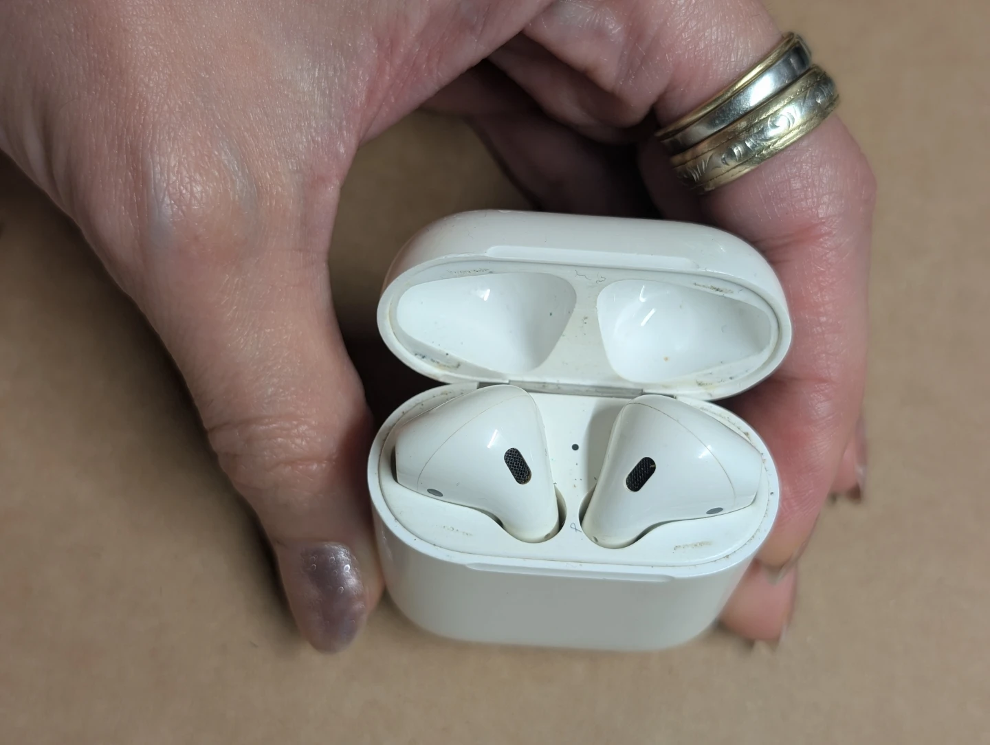 Apple AirPods with Charging Case - photo 3