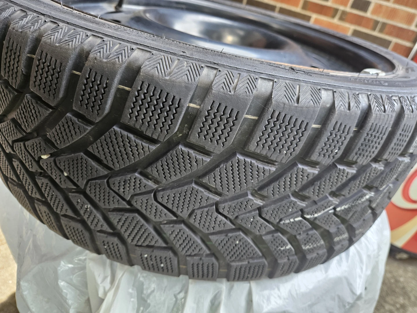225/40/18 Winter Tires with Steel Rims. 5 x 114.3 - photo 2
