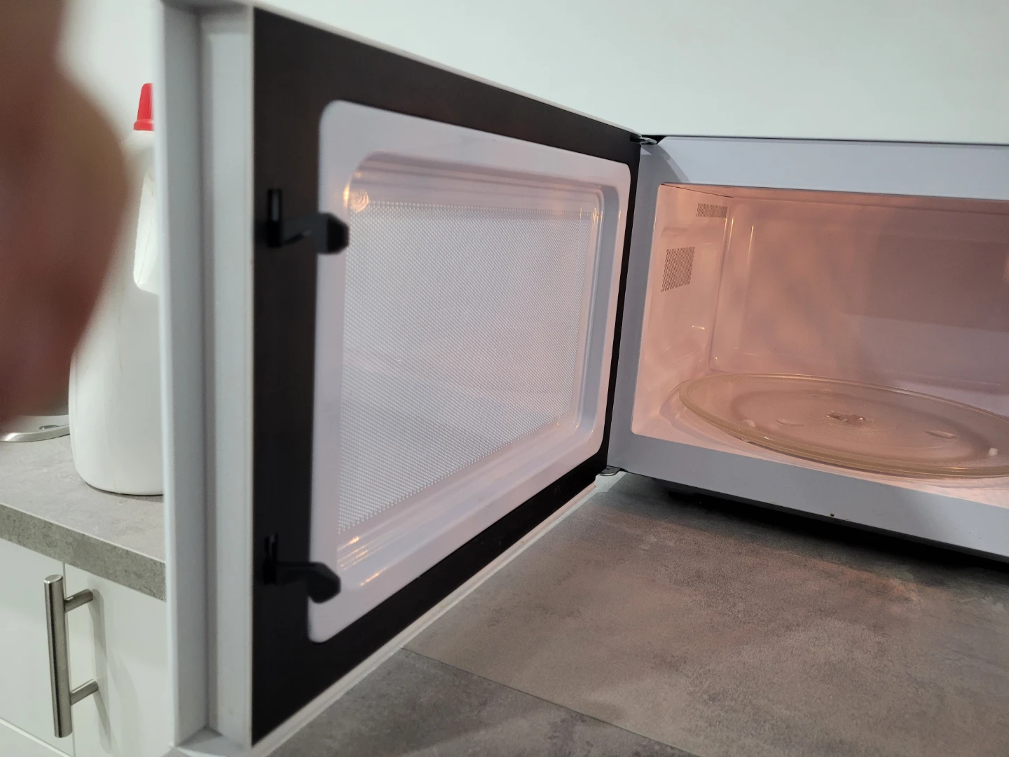 Magic Chef  Countertop Microwave Oven in White - photo 3
