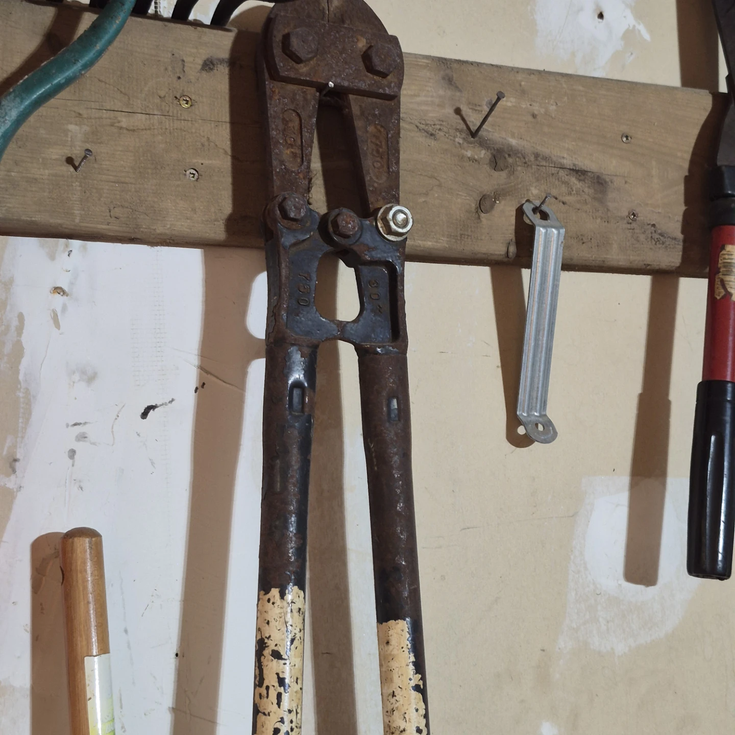 Used Mastercraft Bolt Cutters