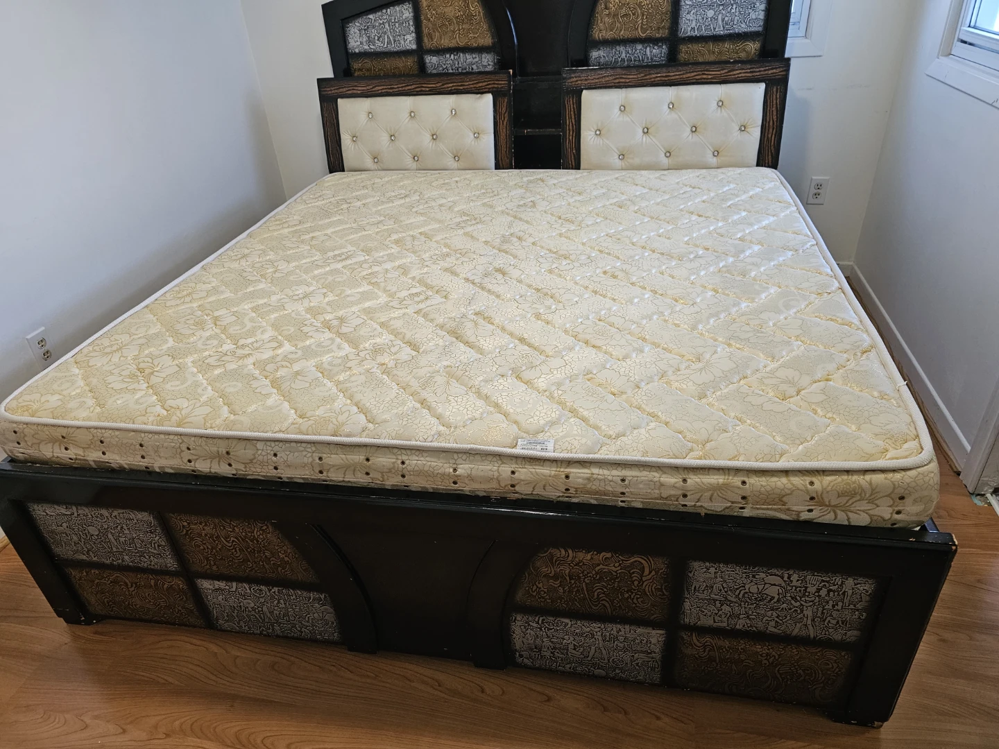 Double box bed (72*72) with mattress and mattress cover - photo 4